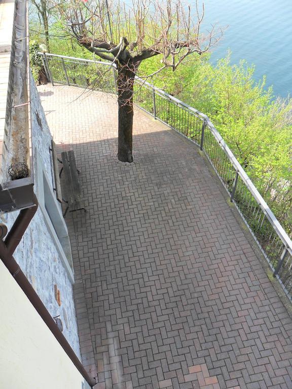 Exclusive Villa Crotto Lake View Варена Стая снимка